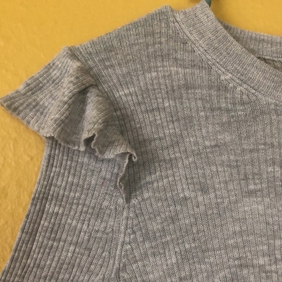 NWT Madewell Gray Fitted Sweater w/ cute shoulder detail size XS - Picture 1 of 4